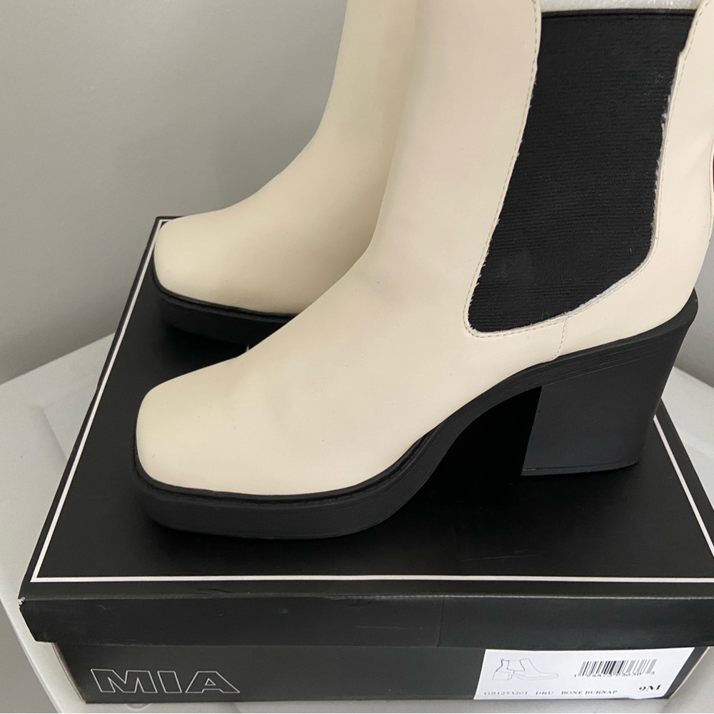 MIA Boots - Picture 2 of 7